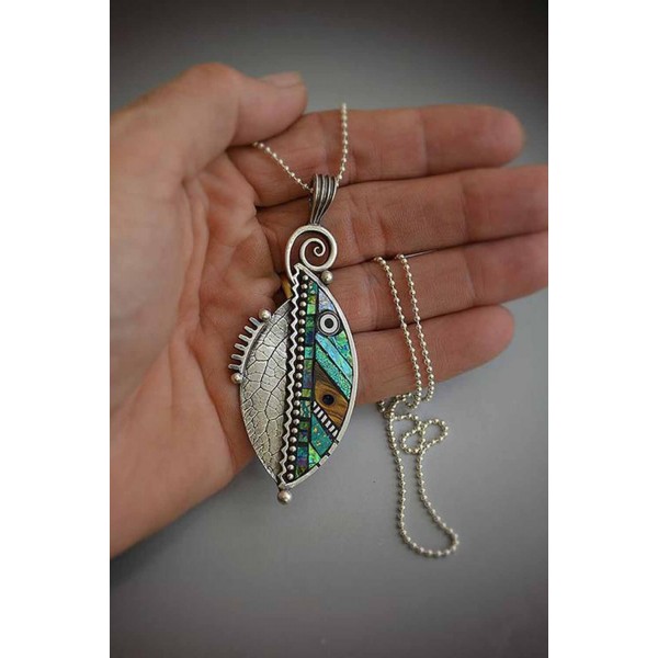 Green Leaf Pendant Necklace